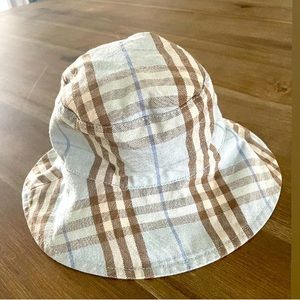 Burberry bucket hat